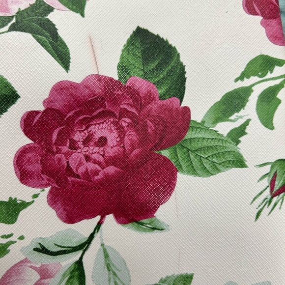 Kenneth Cole Reaction Crossbody Floral Purse. Adjustable Strap. - Picture 4 of 10